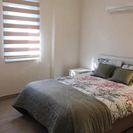 Fabulous 3 Bedroom In With Pool דירה דליאן